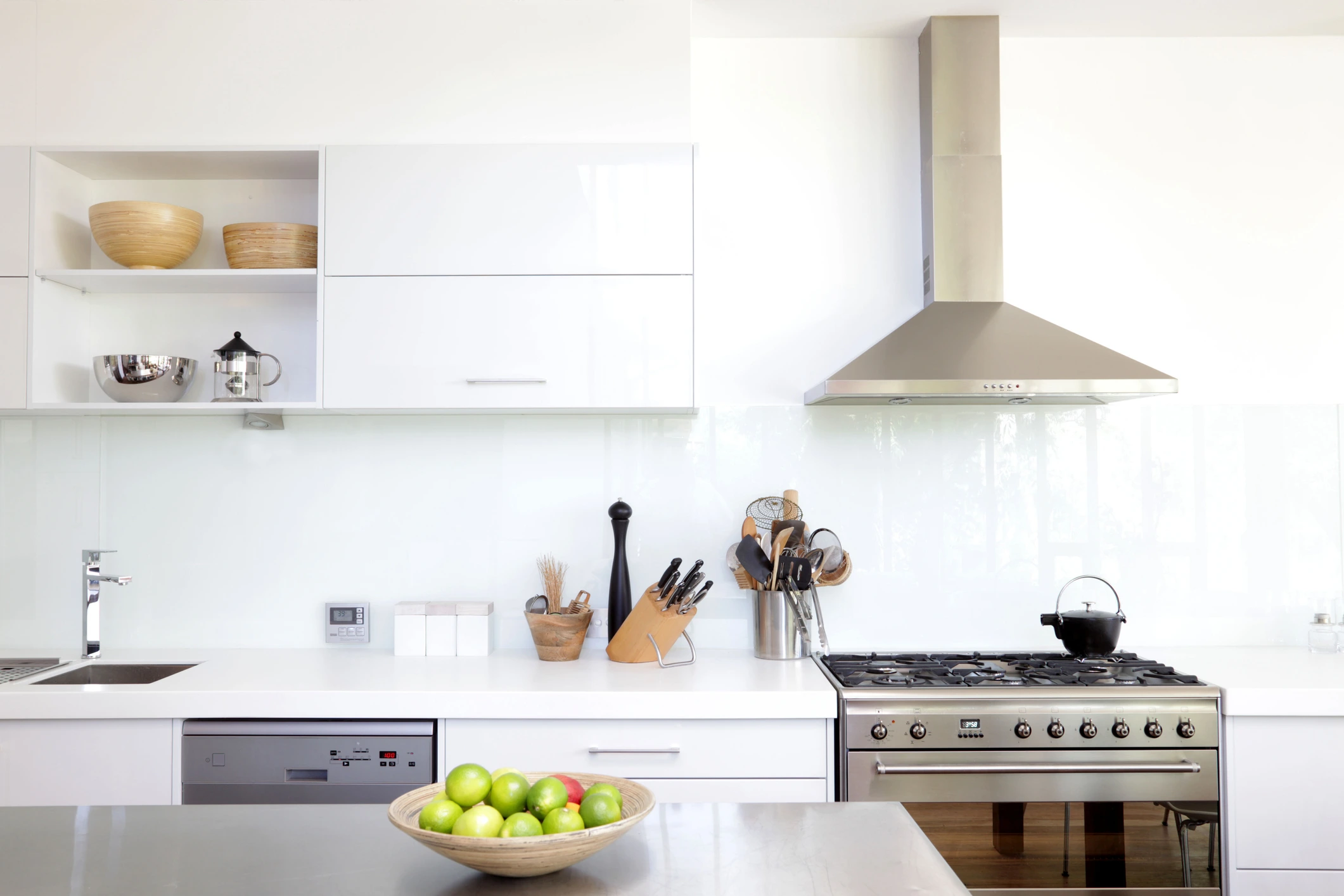 Check How Range Hoods Improve Your Cooking Experience
